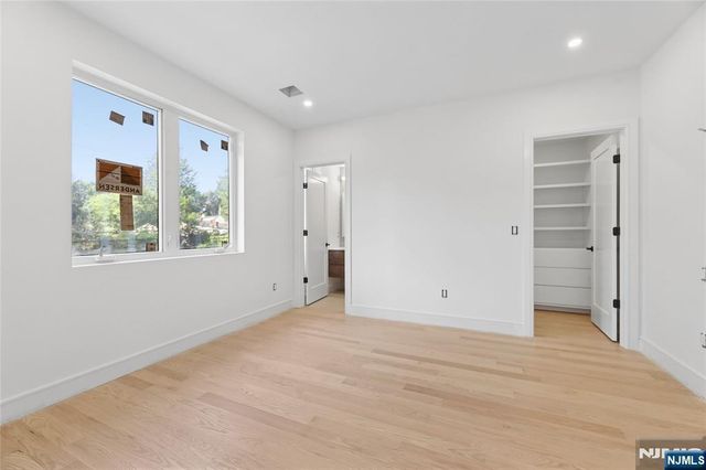 70 Carleton Terrace, Cresskill, NJ 07626