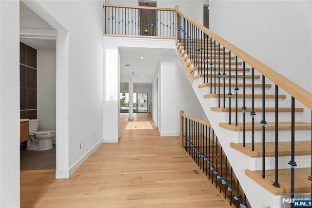 70 Carleton Terrace, Cresskill, NJ 07626