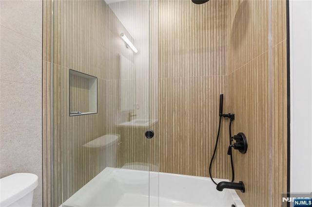 70 Carleton Terrace, Cresskill, NJ 07626