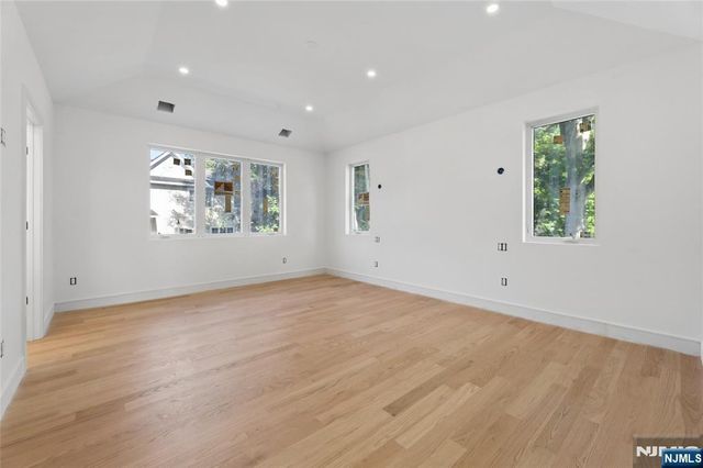 70 Carleton Terrace, Cresskill, NJ 07626