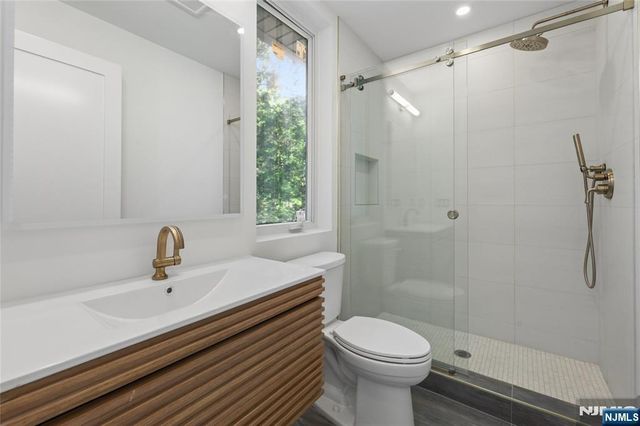 70 Carleton Terrace, Cresskill, NJ 07626