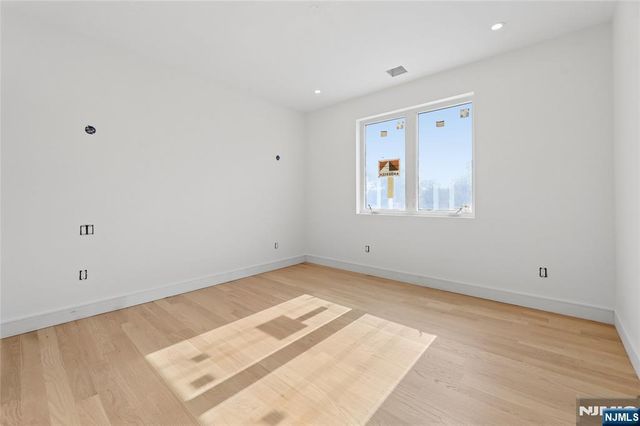 70 Carleton Terrace, Cresskill, NJ 07626