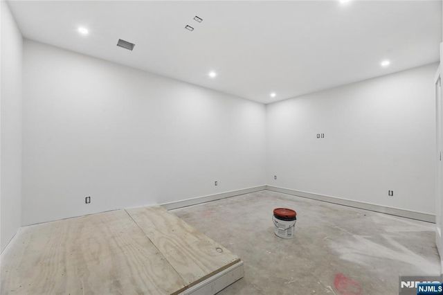 70 Carleton Terrace, Cresskill, NJ 07626