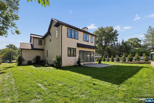 70 Carleton Terrace, Cresskill, NJ 07626