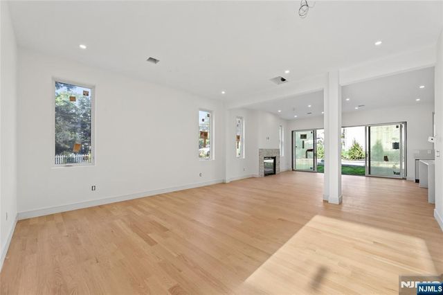 70 Carleton Terrace, Cresskill, NJ 07626
