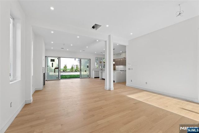 70 Carleton Terrace, Cresskill, NJ 07626