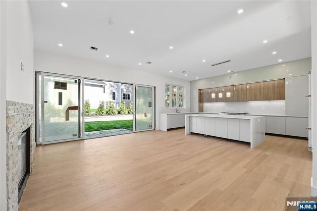 70 Carleton Terrace, Cresskill, NJ 07626