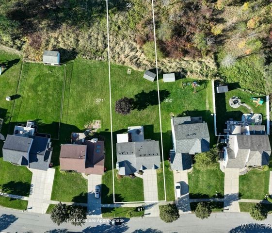 40 Michael Anthony Lane, Lancaster, NY 14043