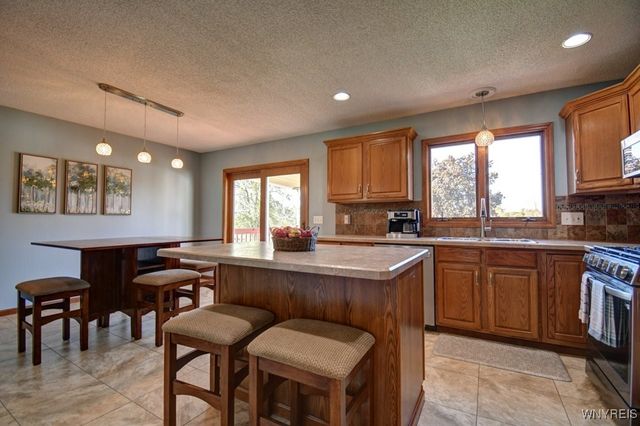 40 Michael Anthony Lane, Lancaster, NY 14043