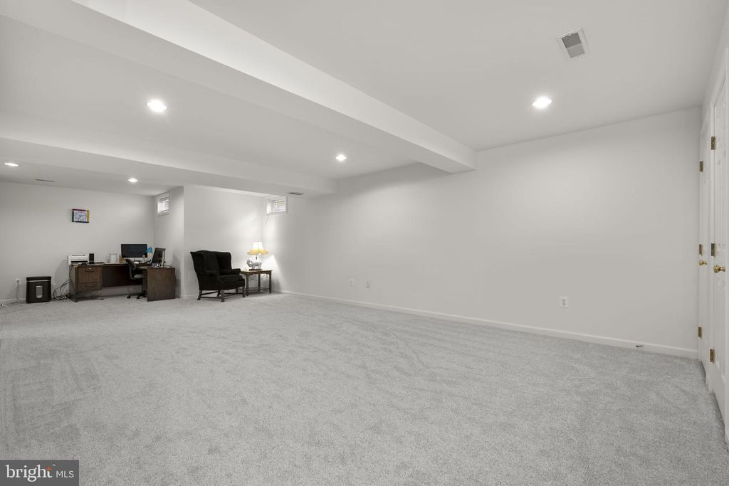 Image 29 of property listing at 18028 RED ROCKS DR, Germantown, MD 20874