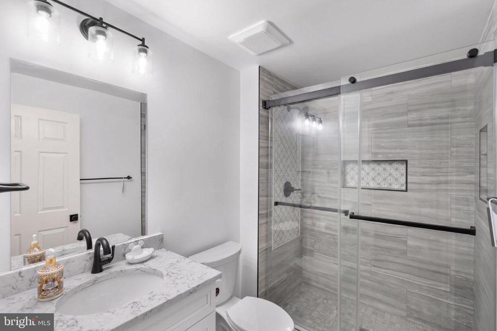 Image 31 of property listing at 18028 RED ROCKS DR, Germantown, MD 20874