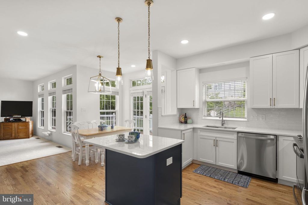 Image 6 of property listing at 18028 RED ROCKS DR, Germantown, MD 20874