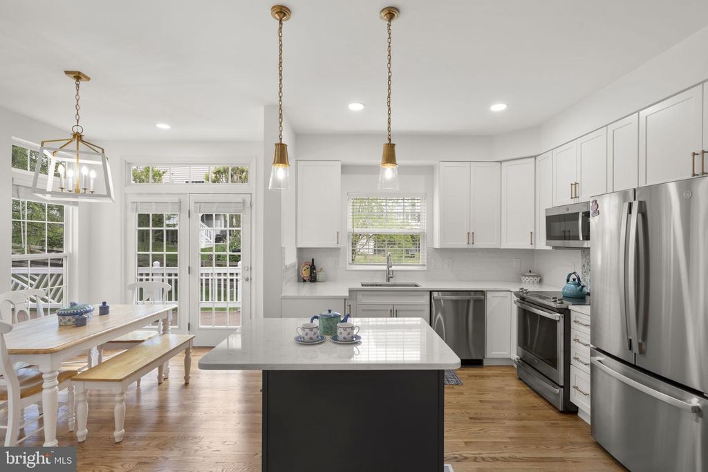 Image 7 of property listing at 18028 RED ROCKS DR, Germantown, MD 20874