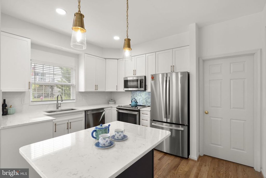 Image 8 of property listing at 18028 RED ROCKS DR, Germantown, MD 20874