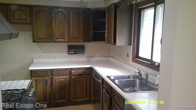 9531 W Outer Drive, Detroit, MI 48223