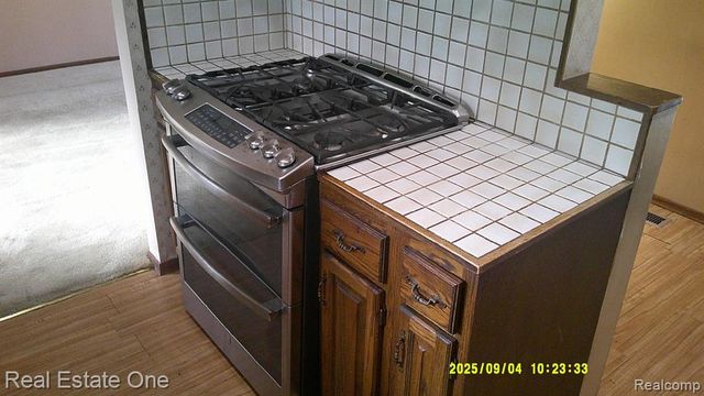 9531 W Outer Drive, Detroit, MI 48223