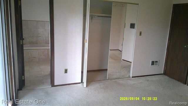 9531 W Outer Drive, Detroit, MI 48223