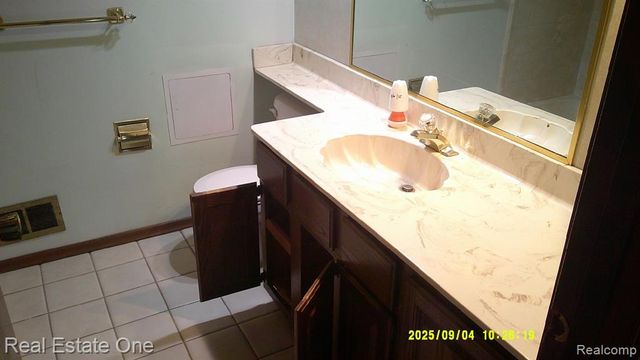 9531 W Outer Drive, Detroit, MI 48223