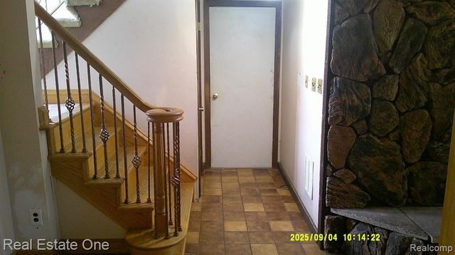 9531 W Outer Drive, Detroit, MI 48223