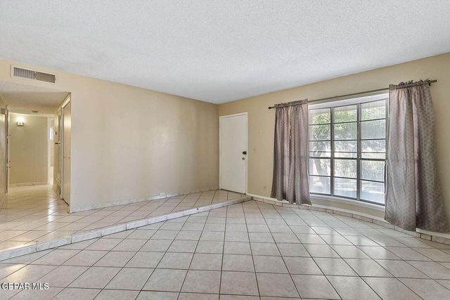 220 RIO TINTO Drive, El Paso, TX 79912