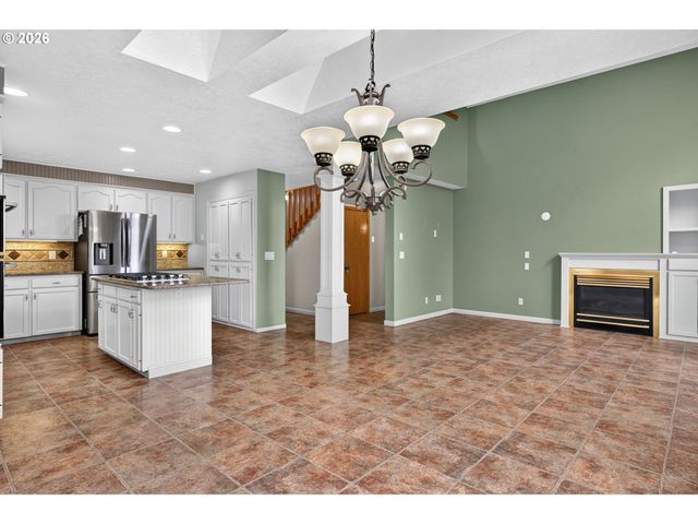 103 CEDAR BLUFF Cir N, Keizer, OR 97303