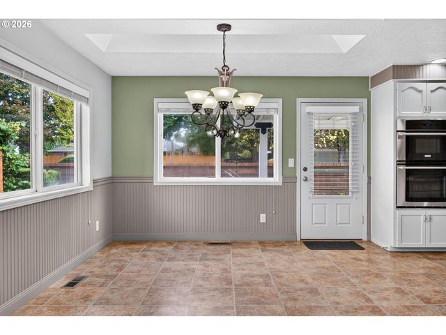 103 CEDAR BLUFF Cir N, Keizer, OR 97303