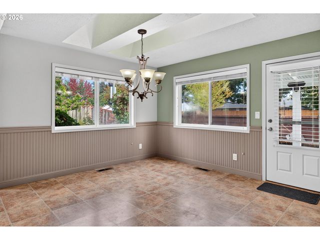 103 CEDAR BLUFF Cir N, Keizer, OR 97303