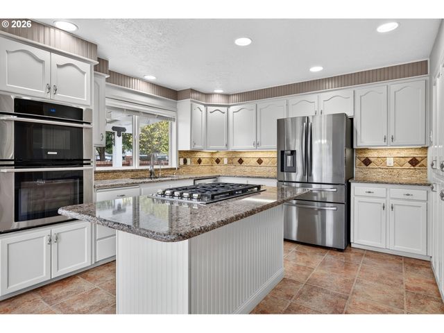 103 CEDAR BLUFF Cir N, Keizer, OR 97303