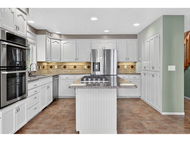 103 CEDAR BLUFF Cir N, Keizer, OR 97303