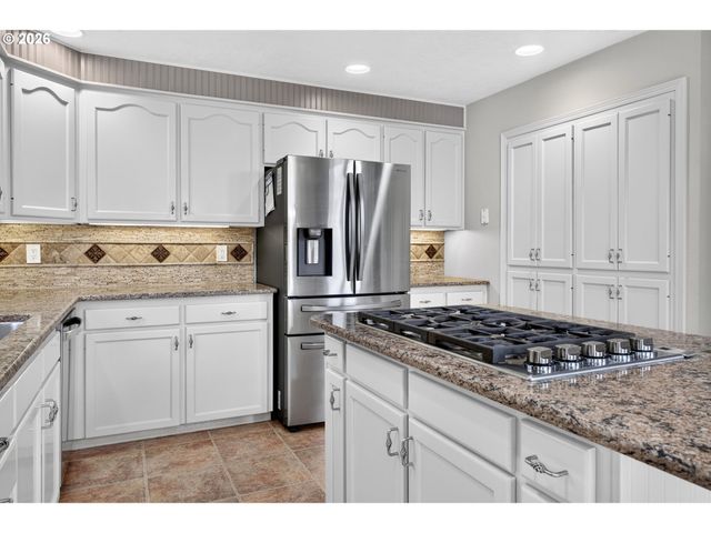 103 CEDAR BLUFF Cir N, Keizer, OR 97303