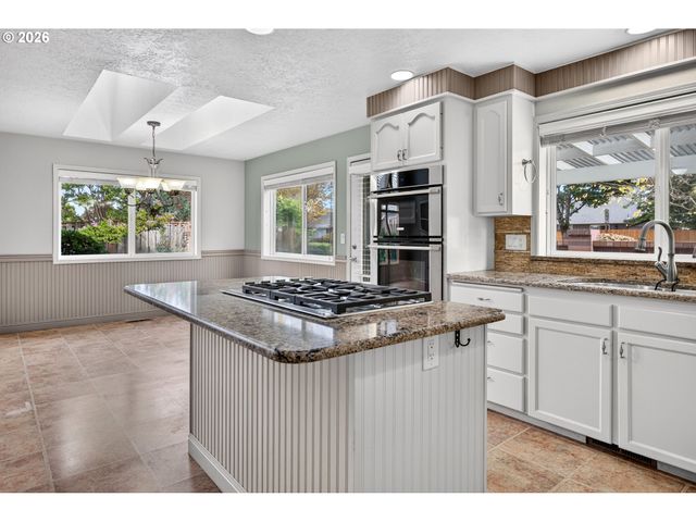 103 CEDAR BLUFF Cir N, Keizer, OR 97303