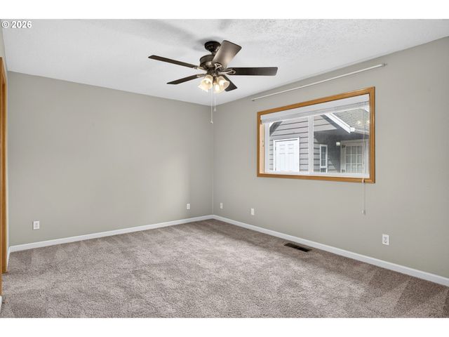 103 CEDAR BLUFF Cir N, Keizer, OR 97303