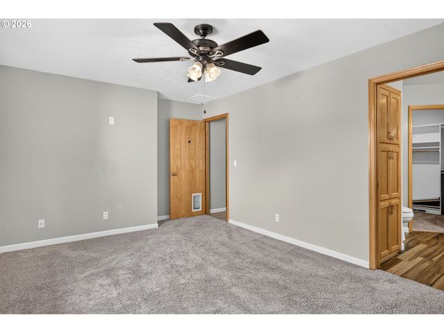 103 CEDAR BLUFF Cir N, Keizer, OR 97303
