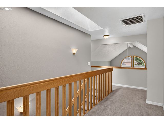103 CEDAR BLUFF Cir N, Keizer, OR 97303