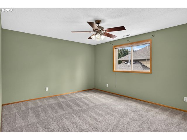 103 CEDAR BLUFF Cir N, Keizer, OR 97303