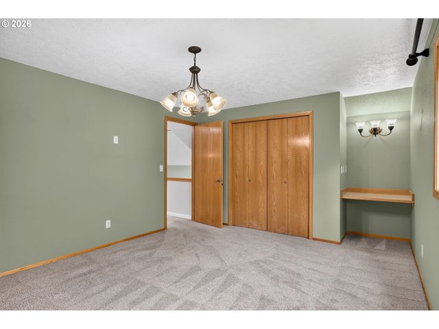 103 CEDAR BLUFF Cir N, Keizer, OR 97303