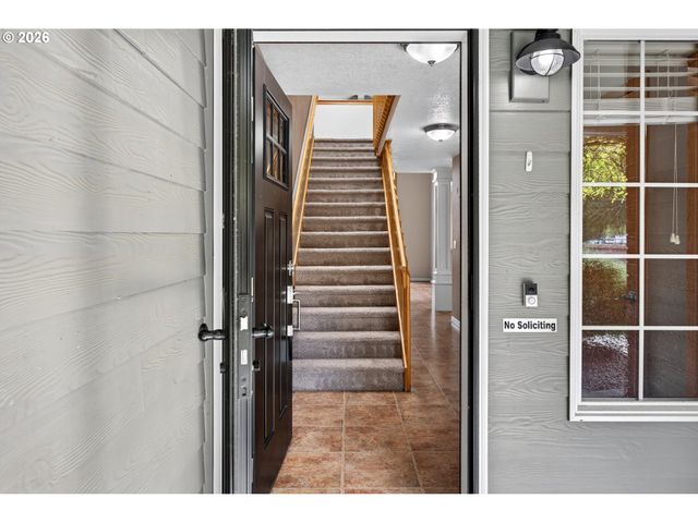 103 CEDAR BLUFF Cir N, Keizer, OR 97303