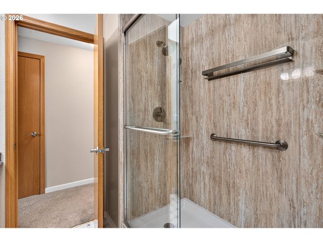 103 CEDAR BLUFF Cir N, Keizer, OR 97303