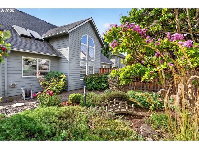 103 CEDAR BLUFF Cir N, Keizer, OR 97303