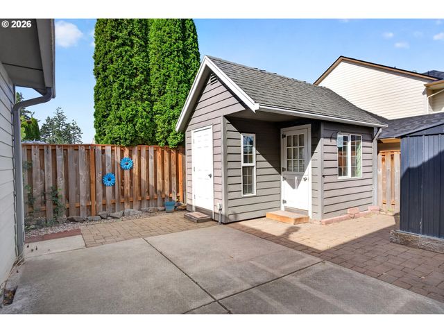 103 CEDAR BLUFF Cir N, Keizer, OR 97303