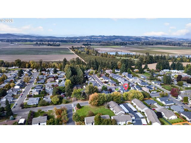 103 CEDAR BLUFF Cir N, Keizer, OR 97303