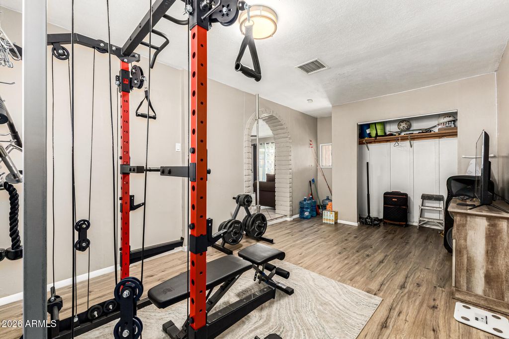 Image 19 of property listing at 4243 W TUCKEY Lane, Phoenix, AZ 85019