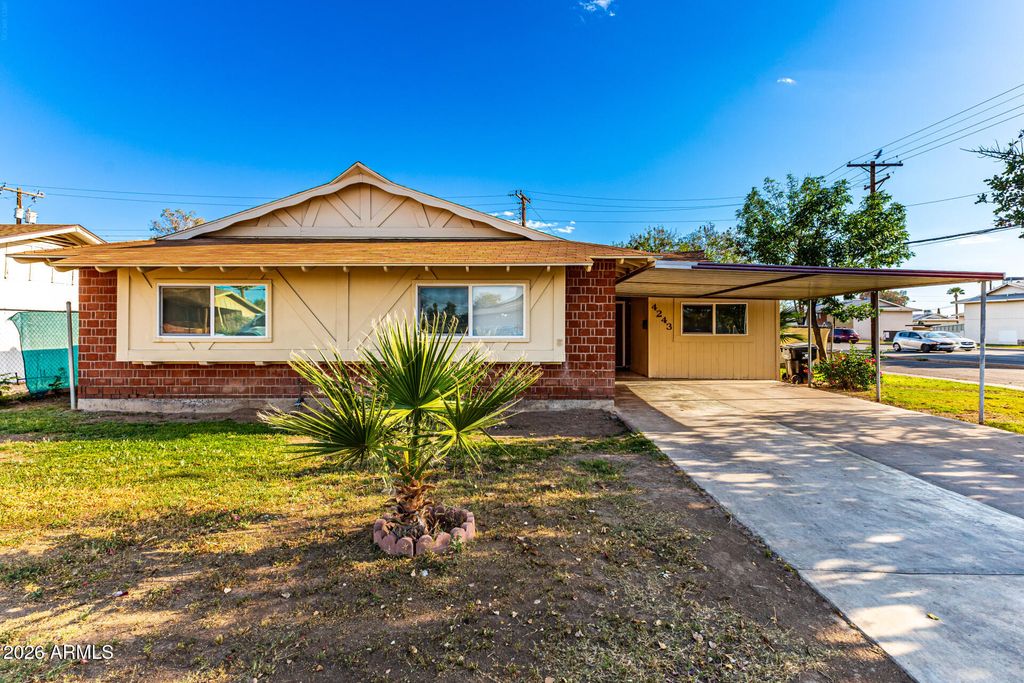 Image 2 of property listing at 4243 W TUCKEY Lane, Phoenix, AZ 85019