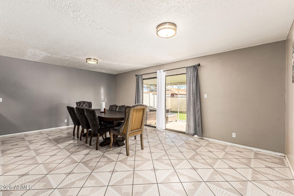 Image 6 of property listing at 4243 W TUCKEY Lane, Phoenix, AZ 85019