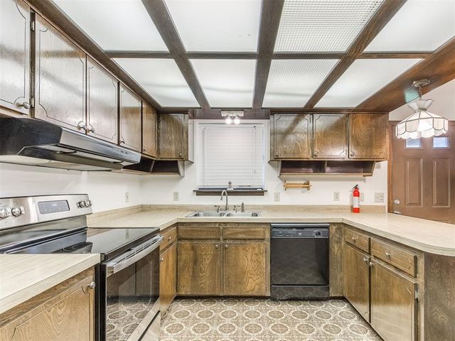 954 S Sara Road, Blanchard, OK 73010