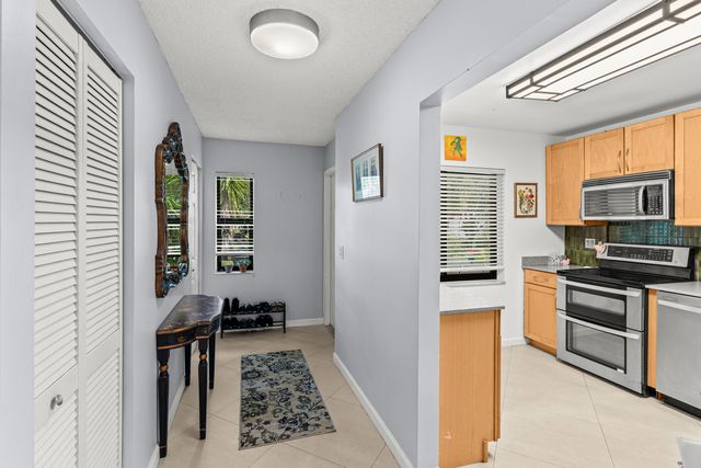 21766 Cypress Drive 20b, Boca Raton, FL 33433