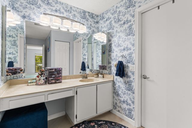 21766 Cypress Drive 20b, Boca Raton, FL 33433