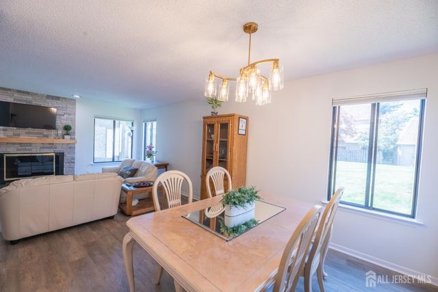 21 Carriage Place, Edison, NJ 08820