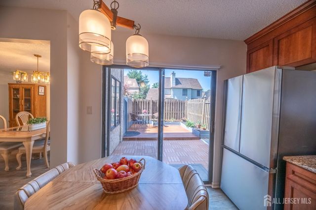 21 Carriage Place, Edison, NJ 08820