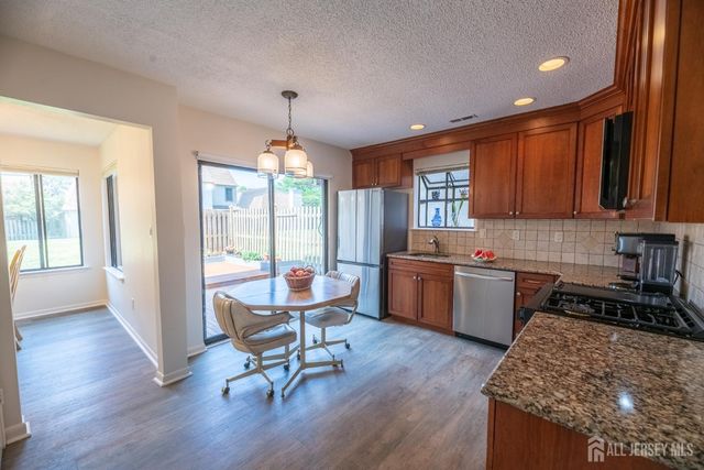 21 Carriage Place, Edison, NJ 08820
